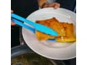 Kochblume Grillzange Gourmetzange Lila Silikon mit Edelstahlkern Bild 3