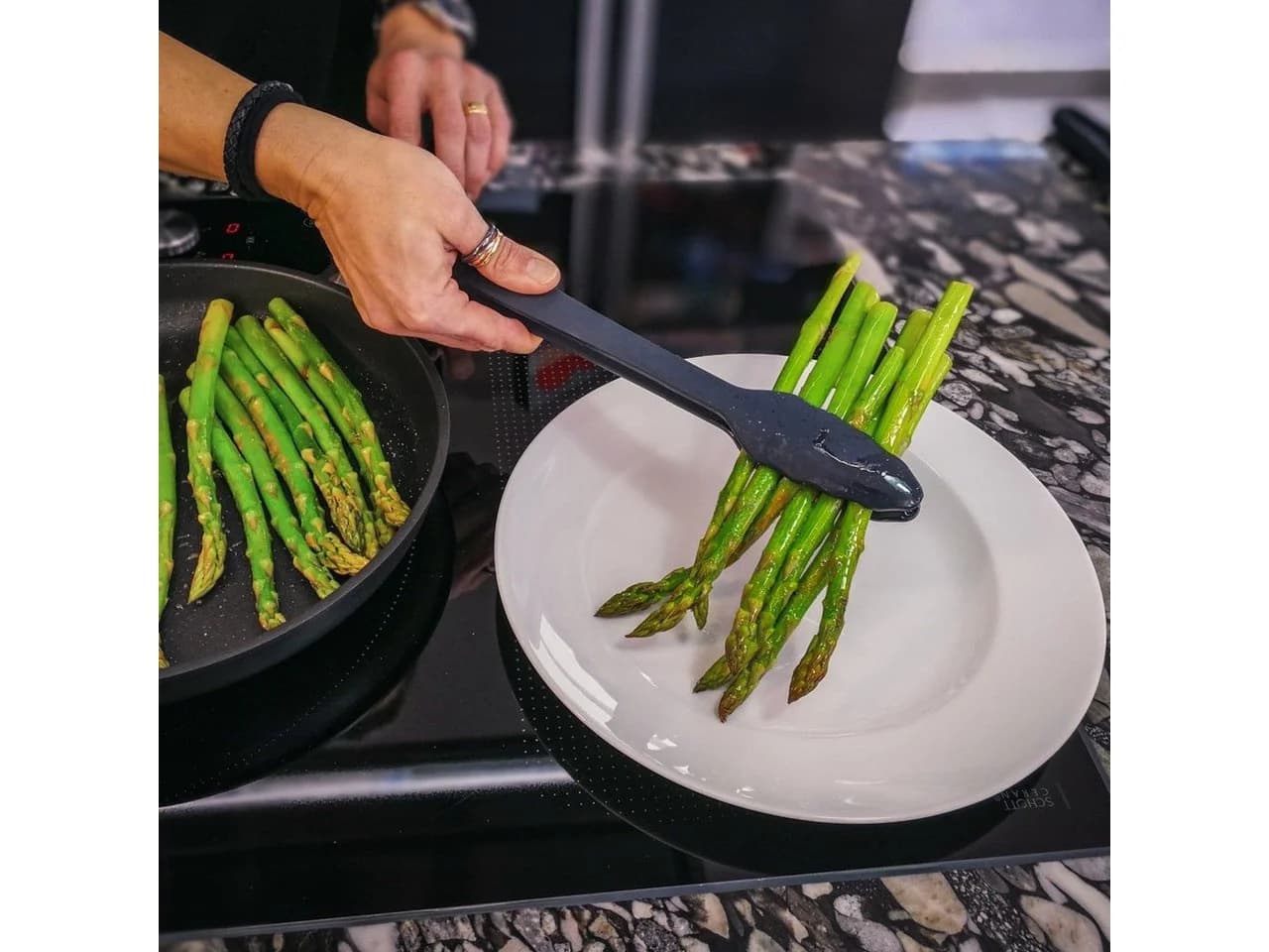 Kochblume Grillzange Gourmetzange Lila Silikon mit Edelstahlkern - Bild 4