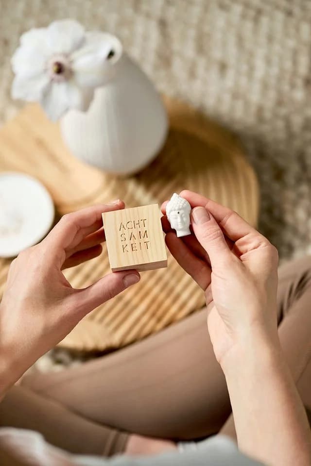 Räder Design Glückskästchen Achtsamkeit Buddha Kopf Porzellan Holzkasten - Bild 3