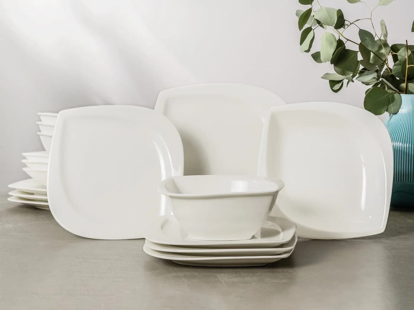 Eleganter Geschirr-Set aus Porzellan