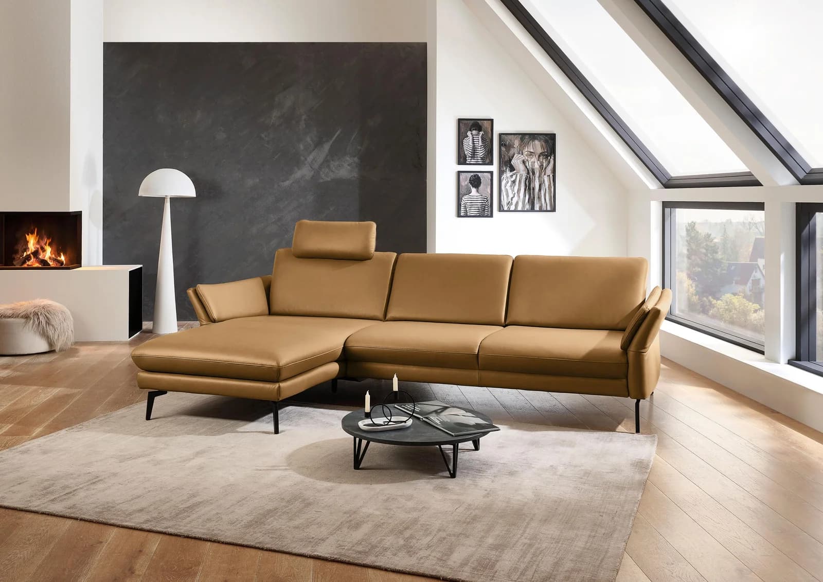 DIE PLANBAR Ecksofa PN-EM23050 L-Form Glattleder Kurkuma