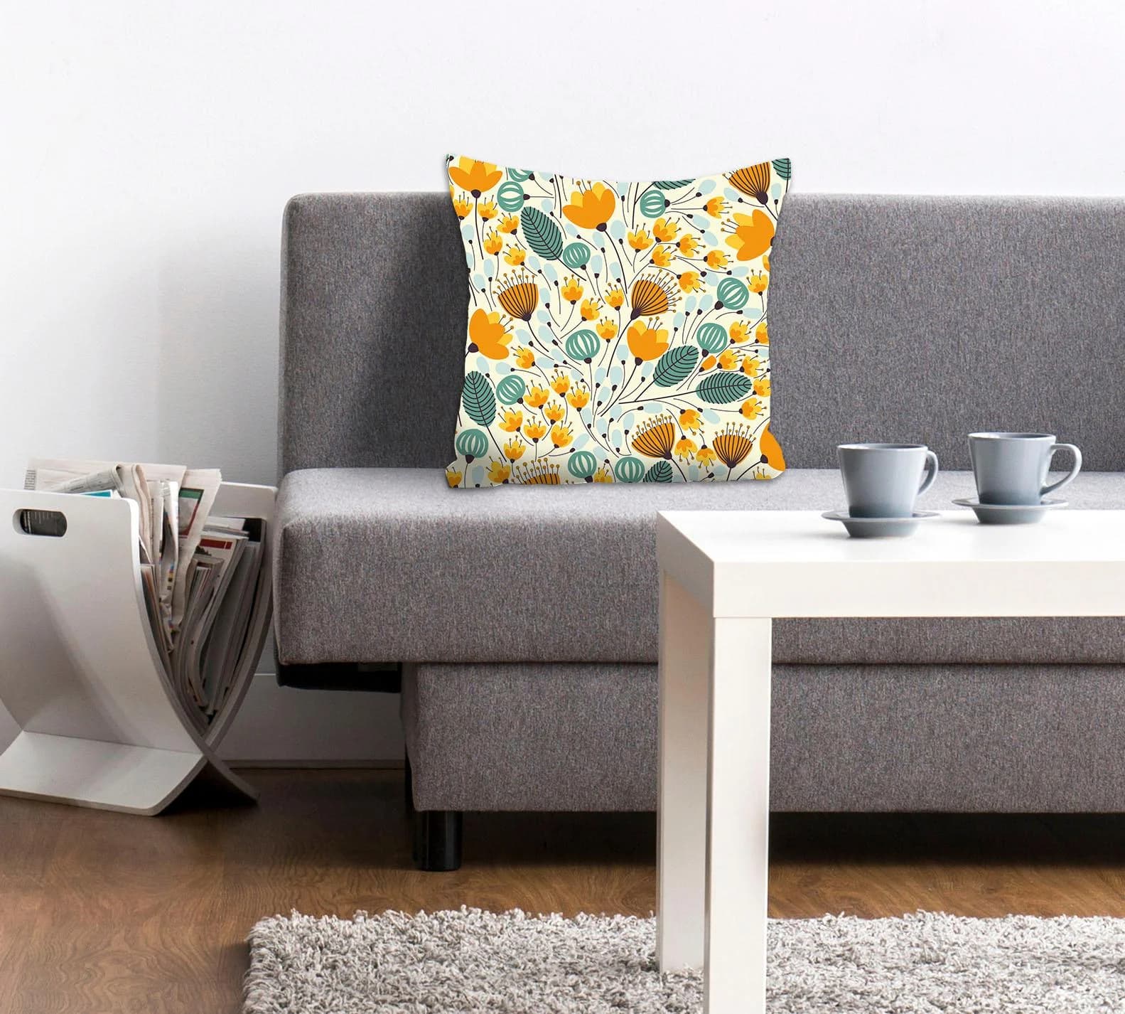 QUEENCE Dekokissen Lasly Gelb Blumenmotiv Polyester