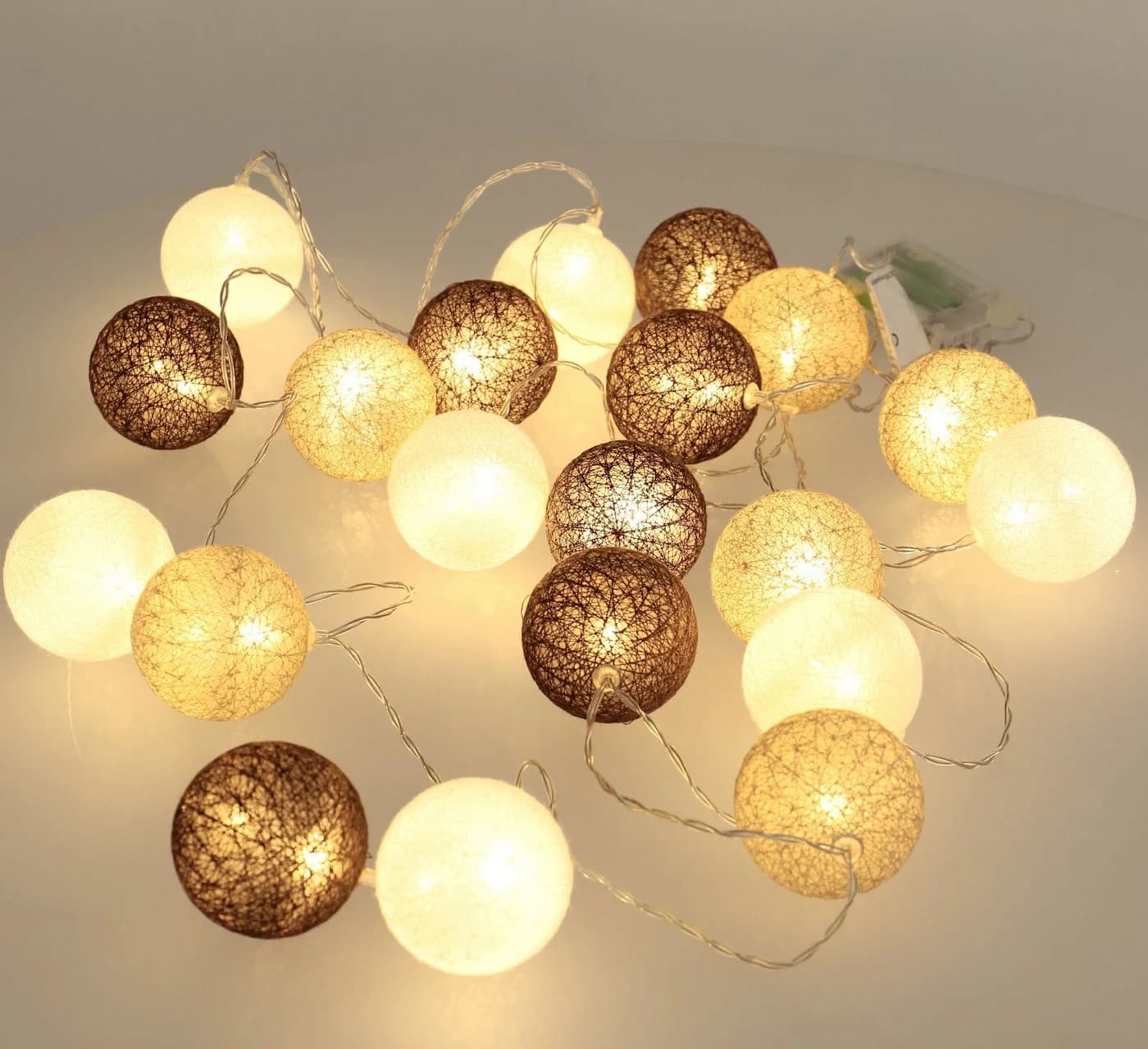 Guru-Shop LED-Lichterkette mit 20 Baumwollkugeln braun