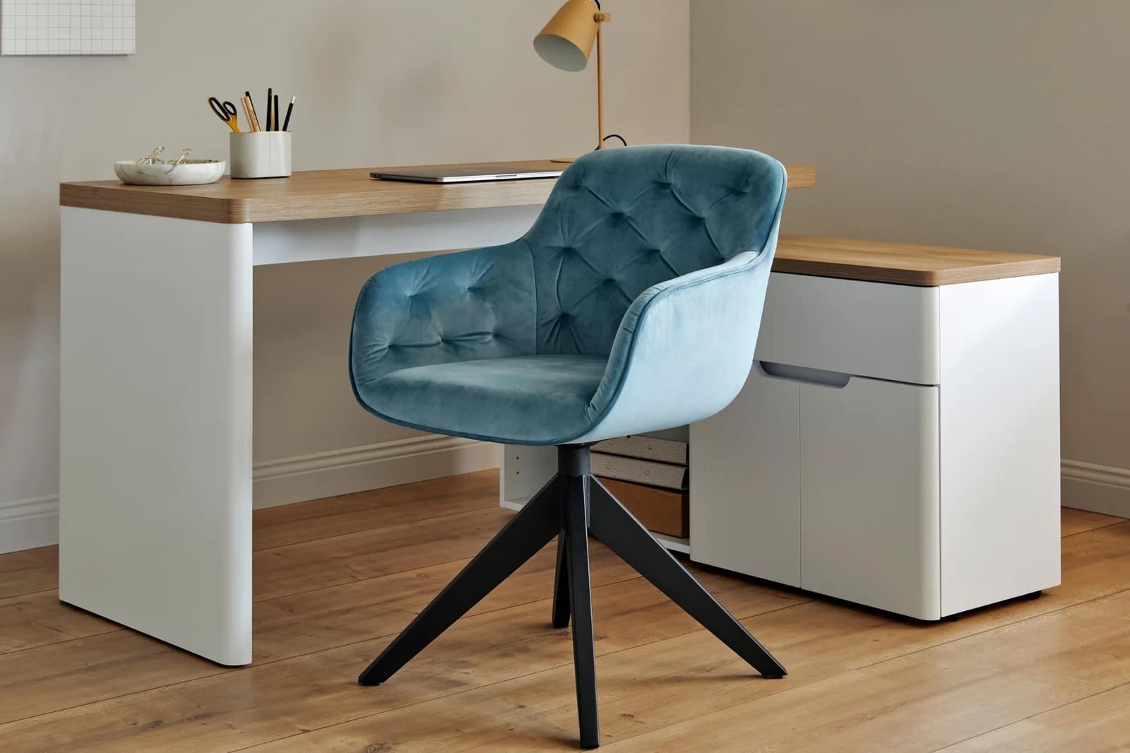 JAHNKE Kensington Twist Lock Schalenstuhl Hellblau Schwarz