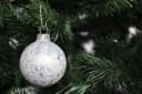 JACK Christbaumschmuck Set 15x Kugel 6cm + 1x Spitze 25cm Weiß Eislack Glas Bild 5
