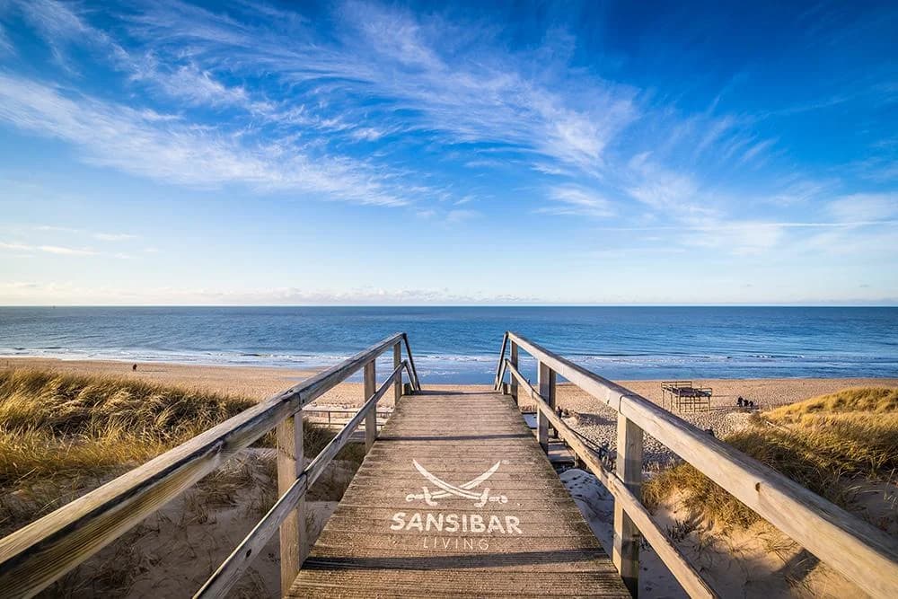 Leinwandbild WEG zum STRAND bunt auf Echtholzrahmen