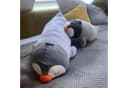 UNUS HOME Seitenschläferkissen Pinguin Grau Plüsch Bild 5