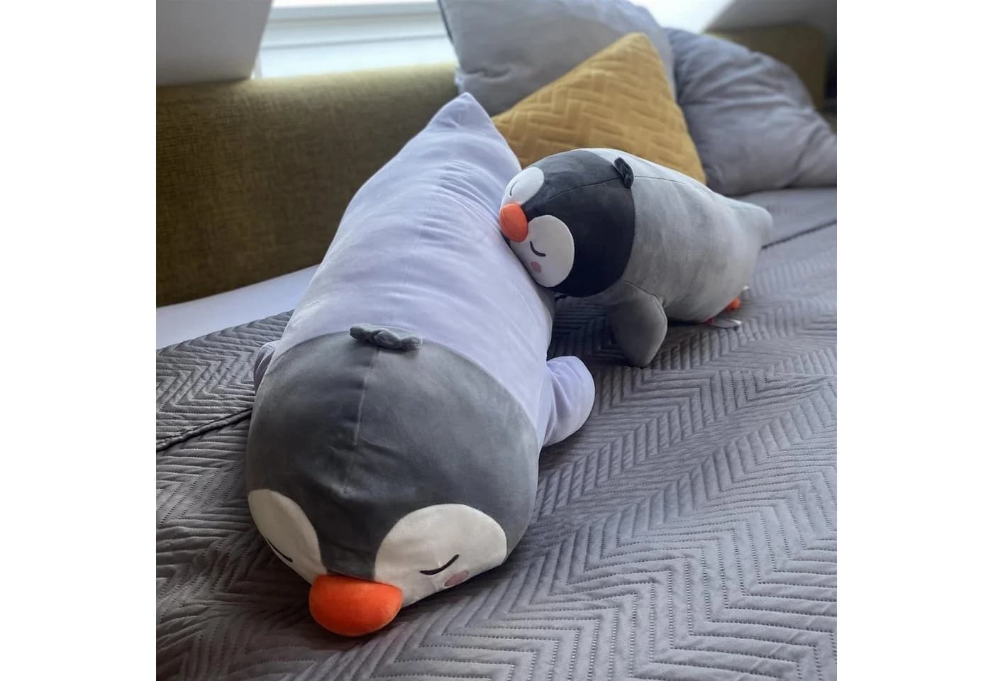 UNUS HOME Seitenschläferkissen Pinguin Grau Plüsch - Bild 5