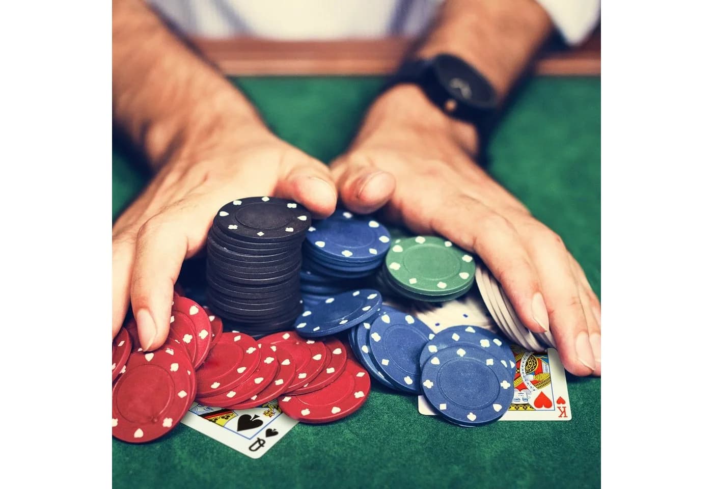 relaxdays Pokerset Groß 200 Chips Metallbox Bunt