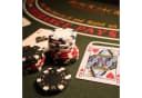 relaxdays 2x wasserfeste Pokerkarten aus Kunststoff Schwarz/Weiß/Rot Bild 1