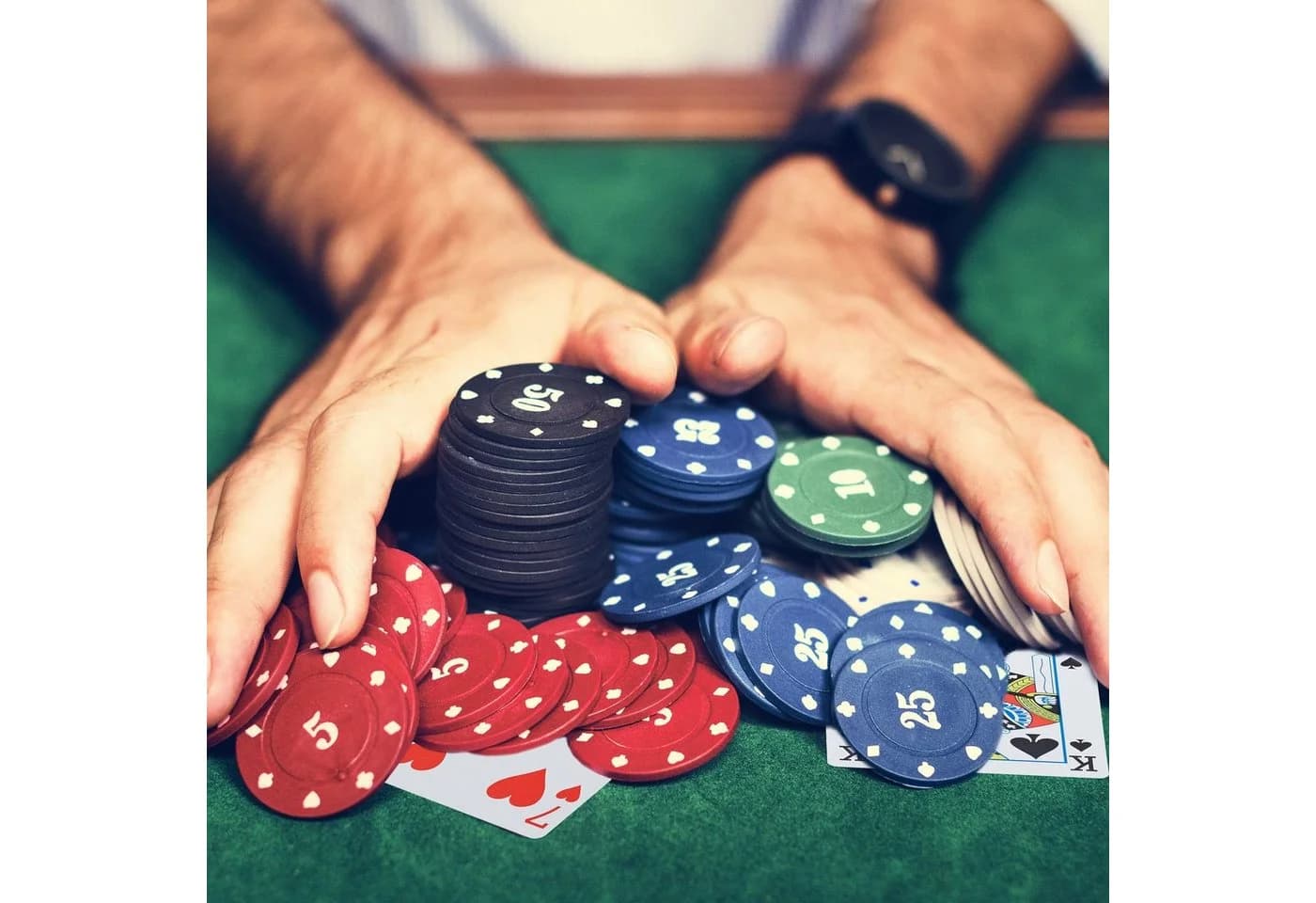 relaxdays 2x wasserfeste Pokerkarten aus Kunststoff Schwarz/Weiß/Rot - Bild 5