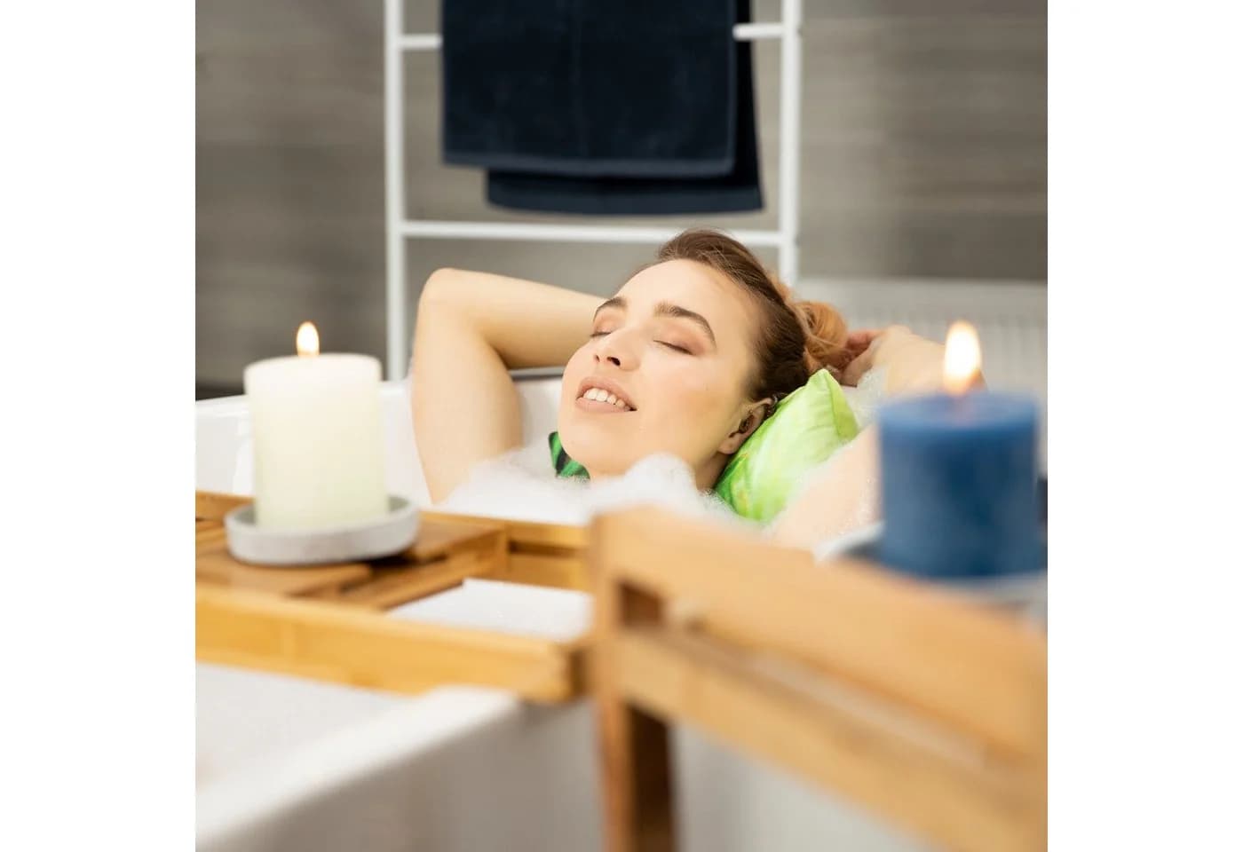 RELAXDAYS Badewannenablage aus Bambus mit Buchstütze und Weinglashalter - Bild 5