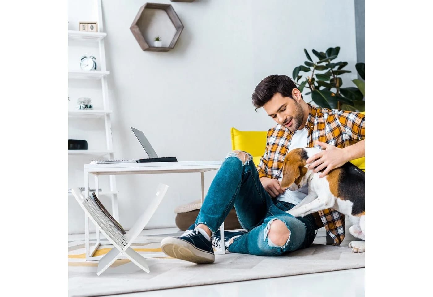relaxdays Zeitungsständer aus Holz Weiß Bugholz