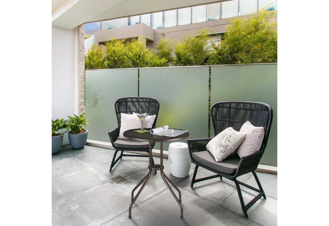 relaxdays Gartentisch rund Braun Kunststoff Rattan-Optik