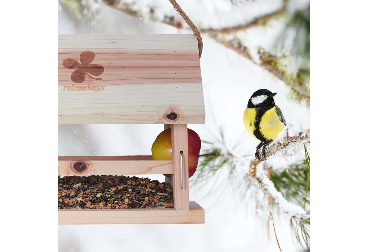 relaxdays Vogelhaus aus Naturholz mit Meisenknödelhalter - Bild 5