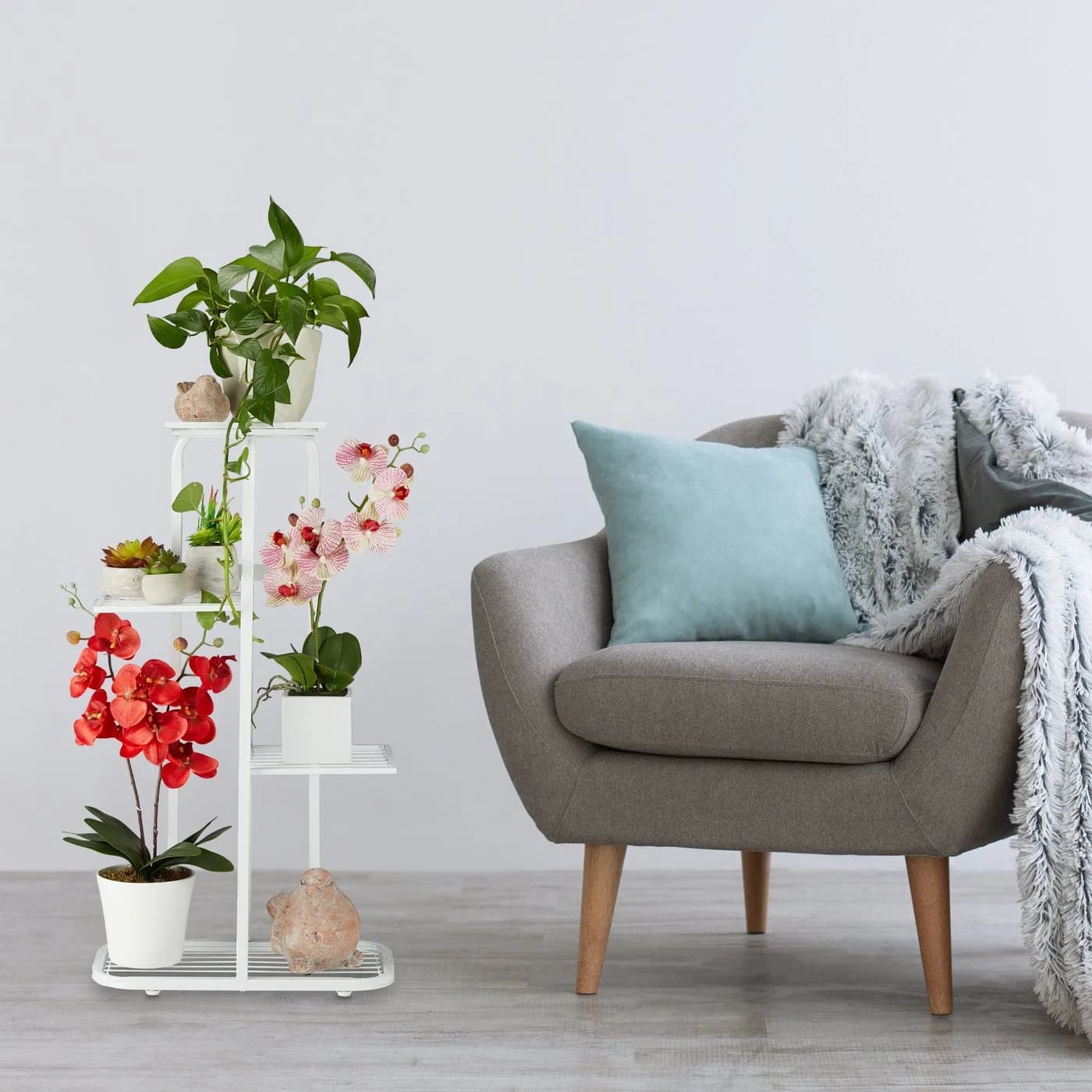 relaxdays Blumenständer Metall Blumentreppe 4 Etagen Weiß
