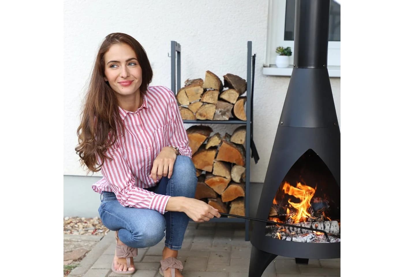 relaxdays Kaminholzregal mit 2 Ablagen & Haken Anthrazit - Bild 3