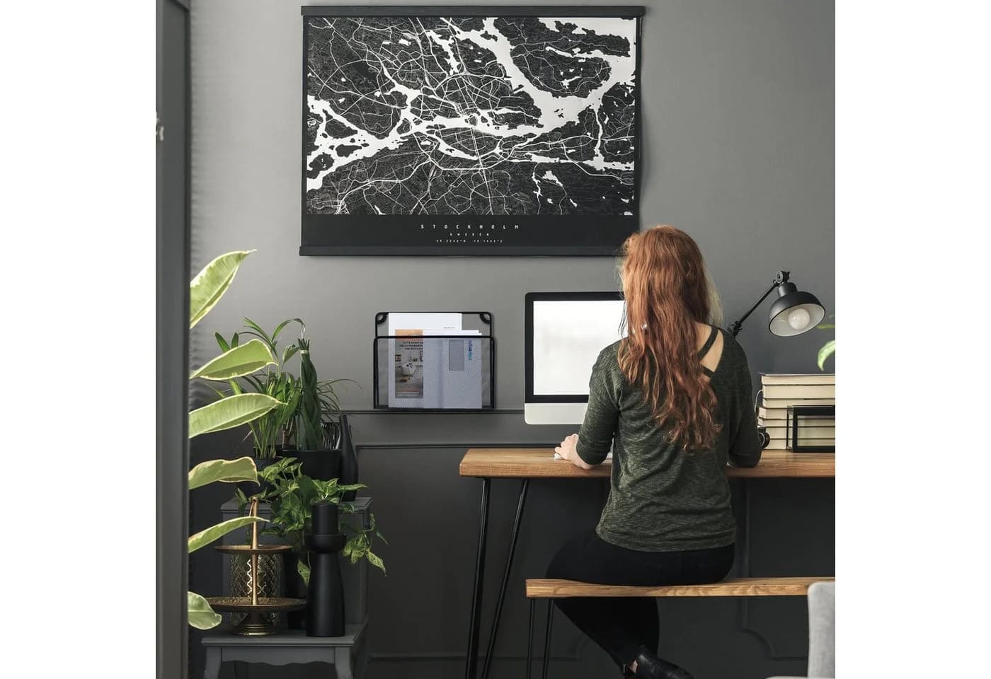 relaxdays Zeitungsständer Zeitschriftenhalter Wand, Schwarz - Bild 3