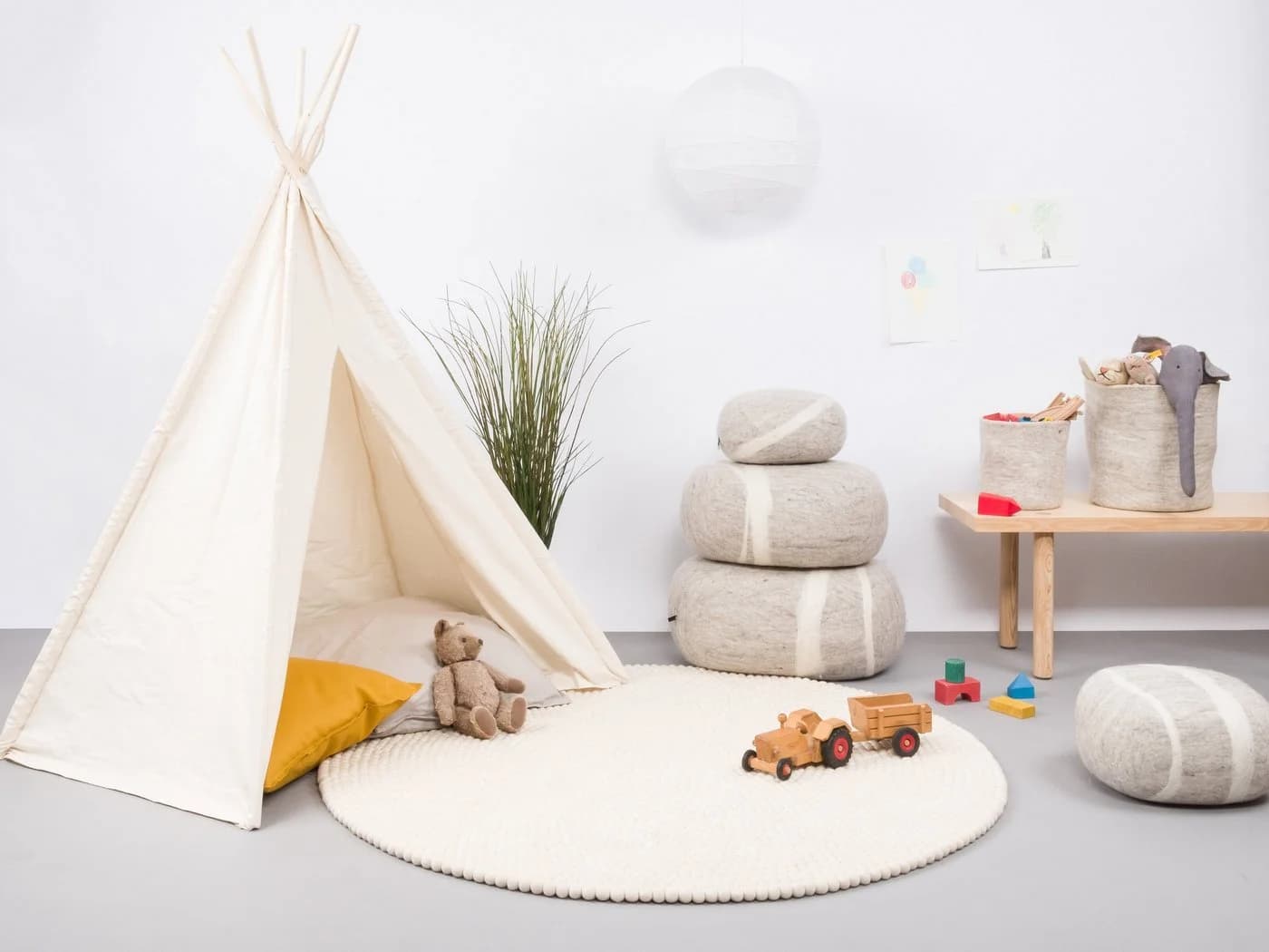 myfelt Wollteppich Linéa Filzkugelteppich 100% Schurwolle Weiss