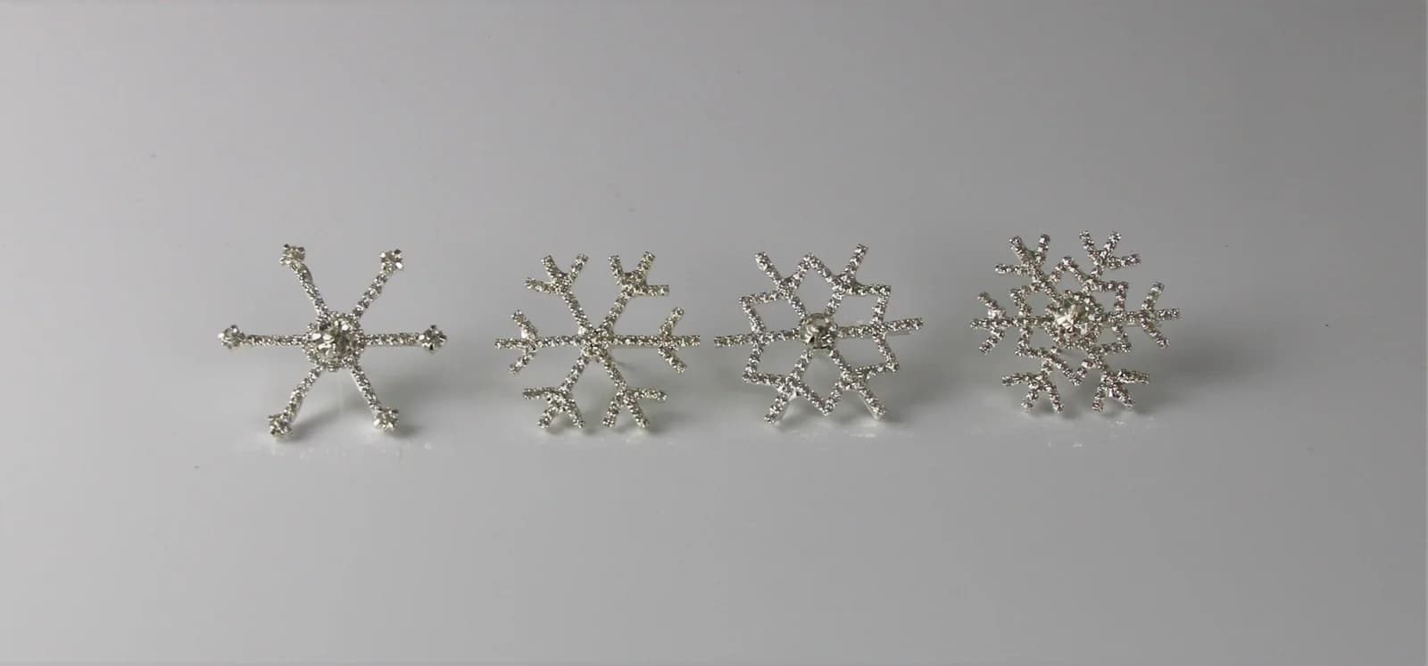 AM DESIGN Kerzenstecker Weiß Eisen Glas Messing 4er Box