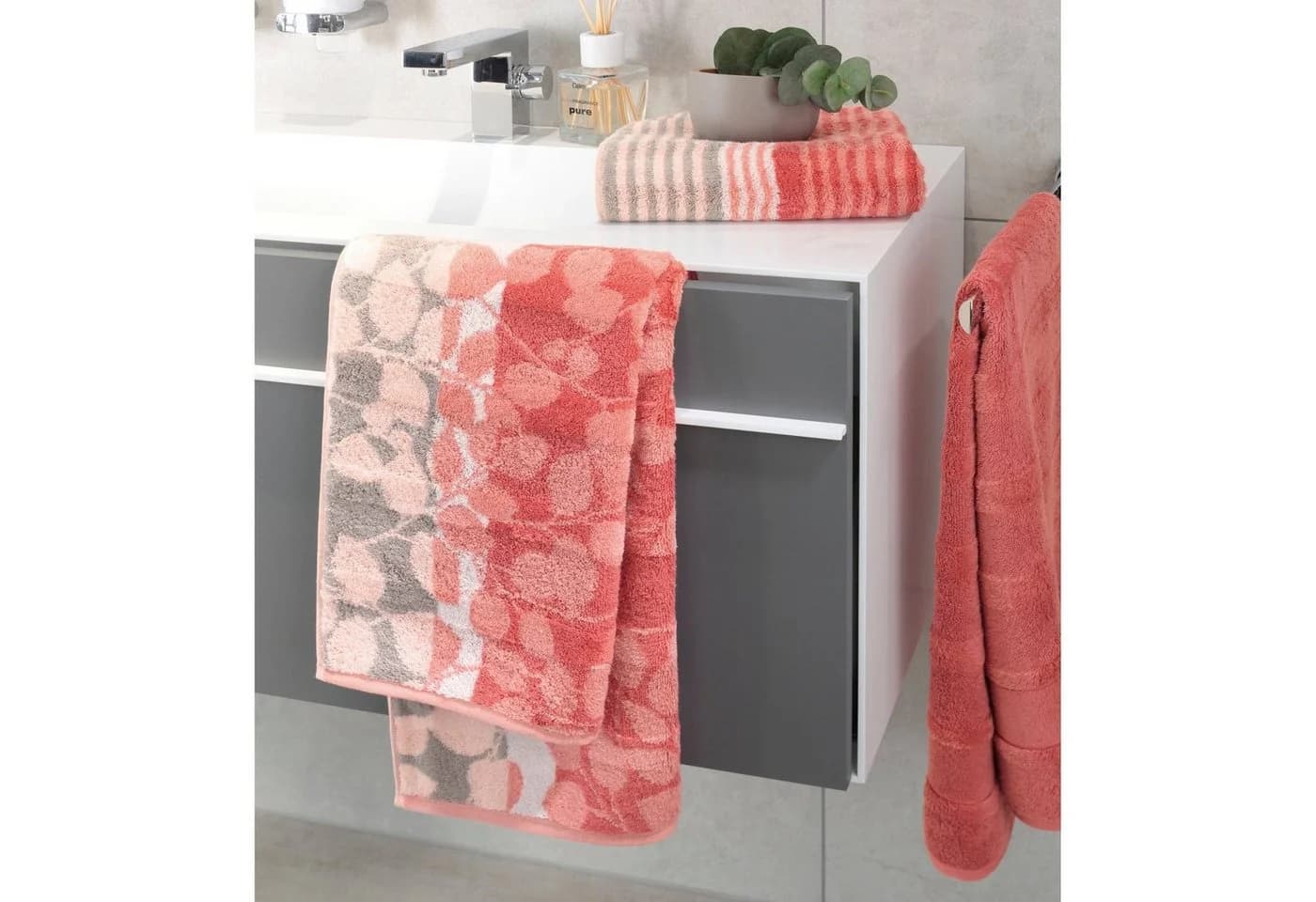 Cawö Duschtuch Noblesse Harmony Floral Jacquard Walk-Frottier Koralle