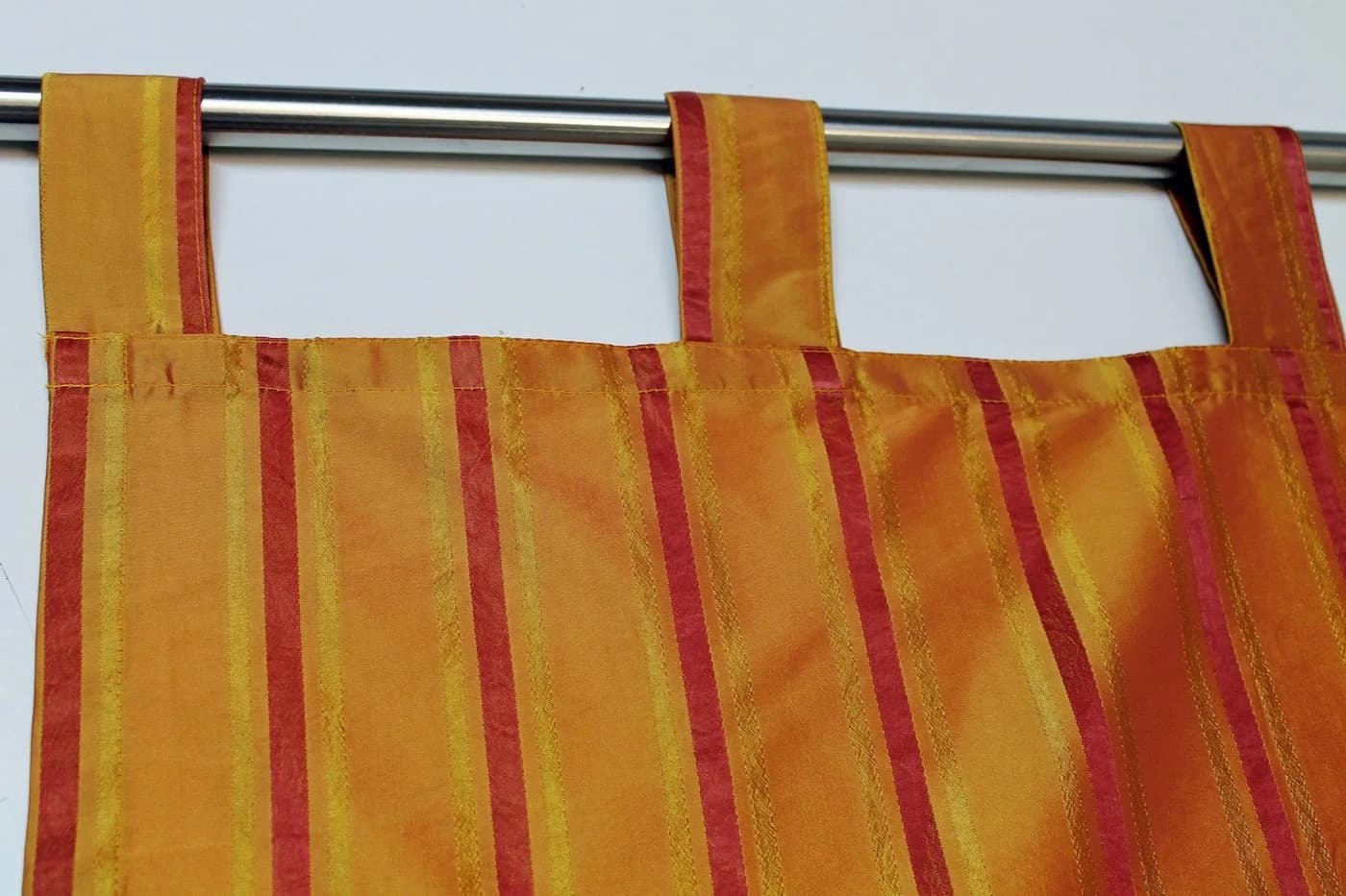 HOSSNER Gardine Caumasee Rot/Gold Polyester Schlaufen - Bild 3