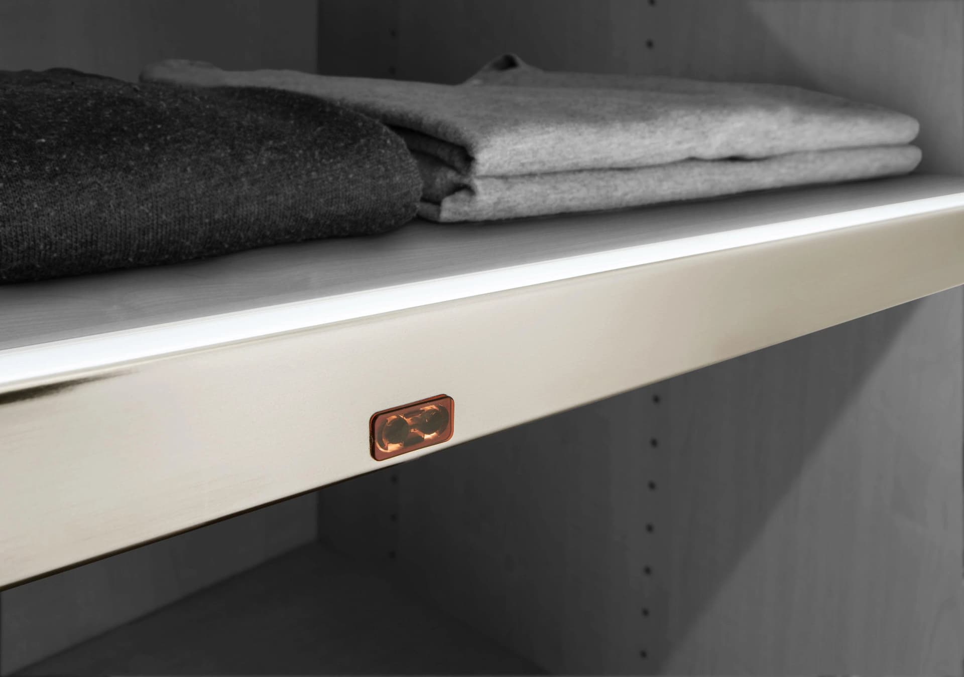 Schrankleuchte WIEMANN Silber LED-Lichtblende für Einlegeböden