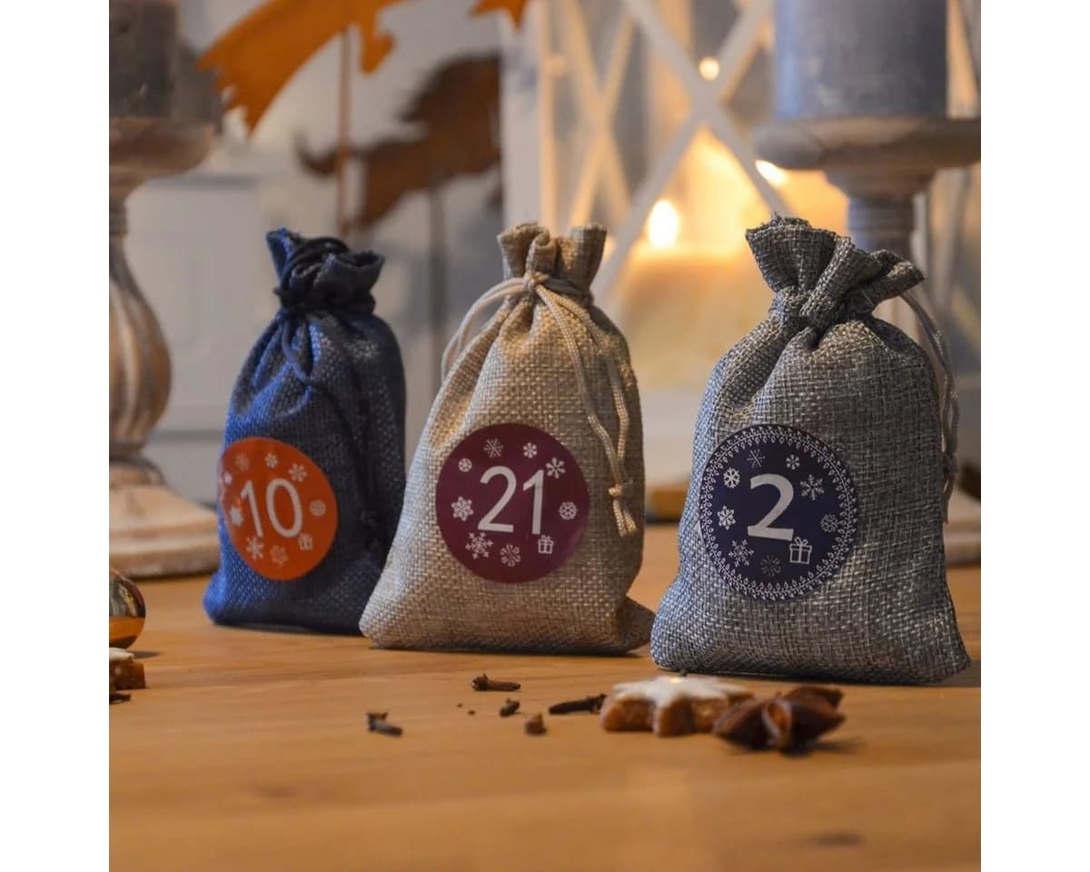 DuneDesign befüllbarer Adventskalender DIY Bastelset mit 24 Jutesäckchen - Bild 4