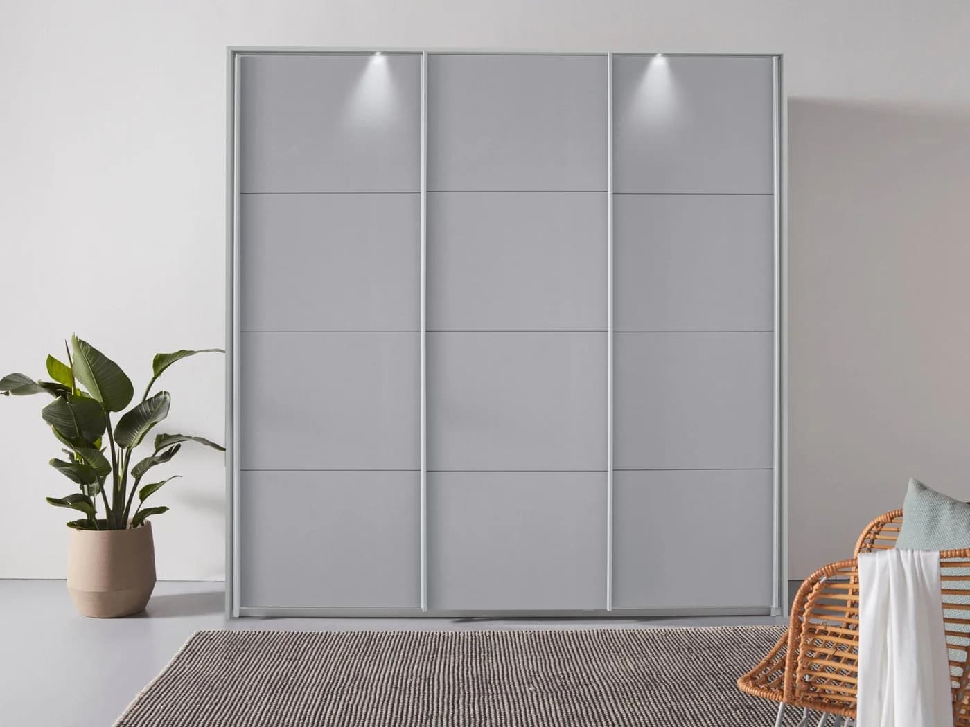 Rauch Schwebetürenschrank Oteli Grau mit 3 Innenschubladen