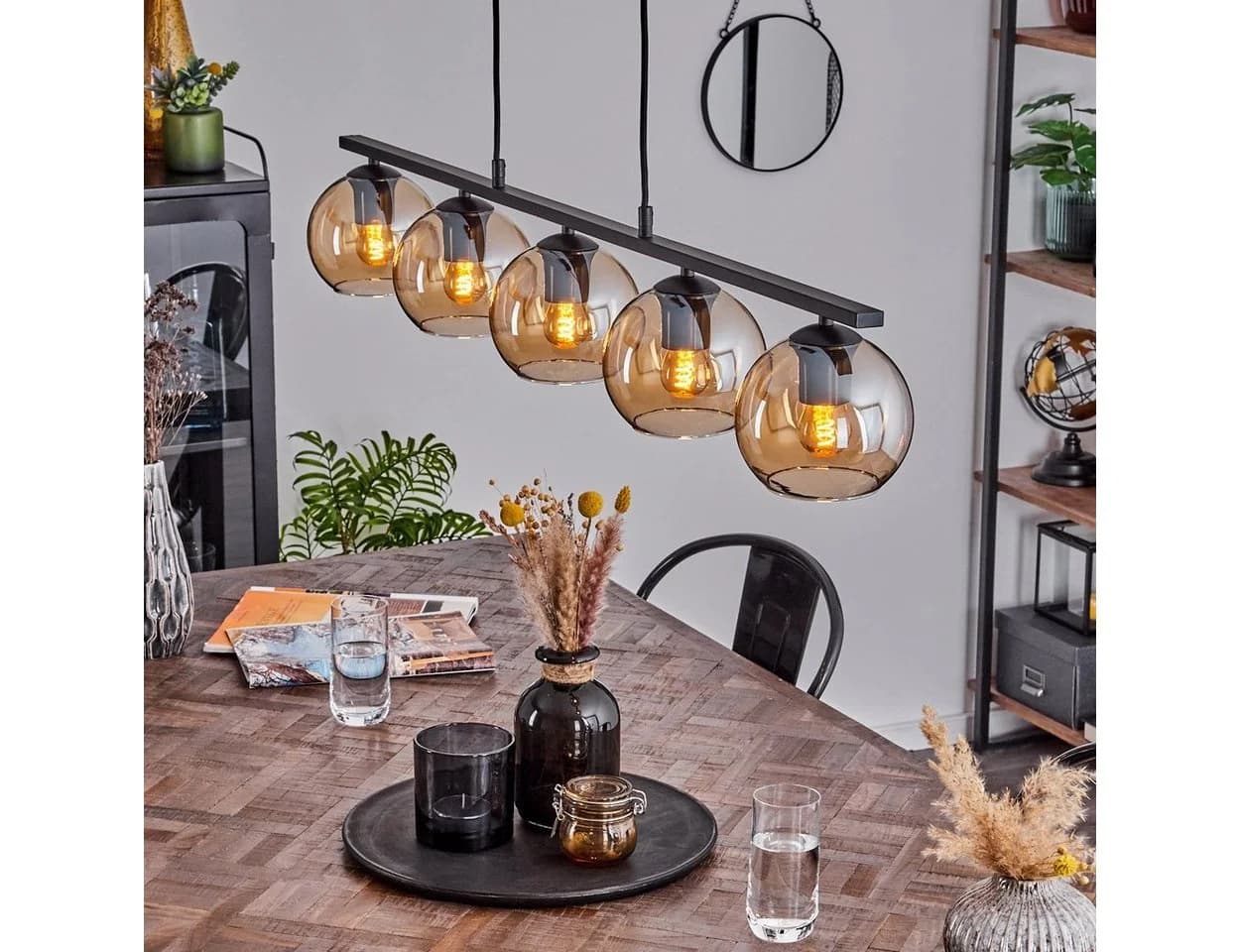 hofstein Pendelleuchte Retro Metall/Glas Schwarz/Bernstein