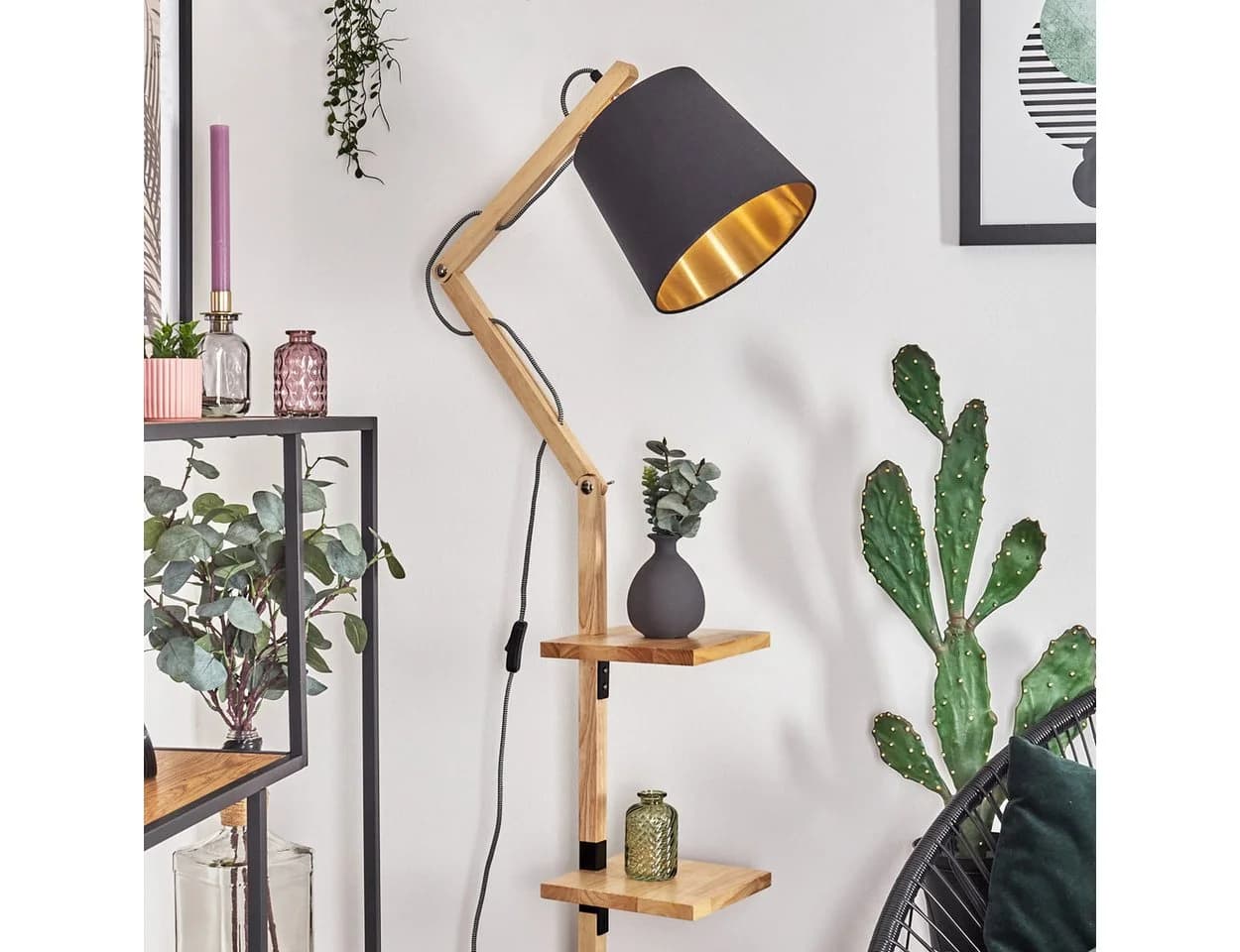 Elegante Stehlampe aus Holz, Metall und Stoff