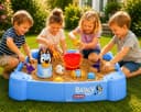 Little Tikes Sandkasten Bluey Beach Day mit Deckel und Zubehör Bild 2