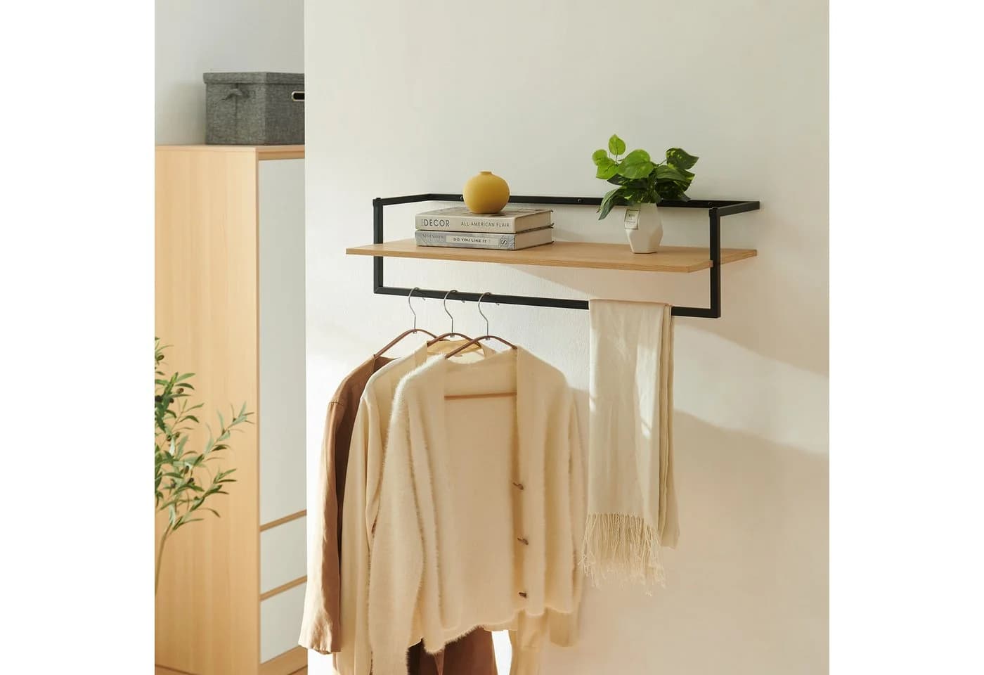 en.casa Wandgarderobe Evje mit Ablage und Kleiderstange Eicheoptik/Schwarz - Bild 2