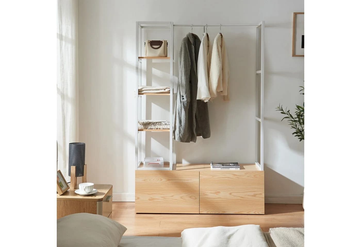 en.casa Garderobenständer Egmating 1 Stange 4 offene Fächer 180x120x40cm Weiß/Eiche
