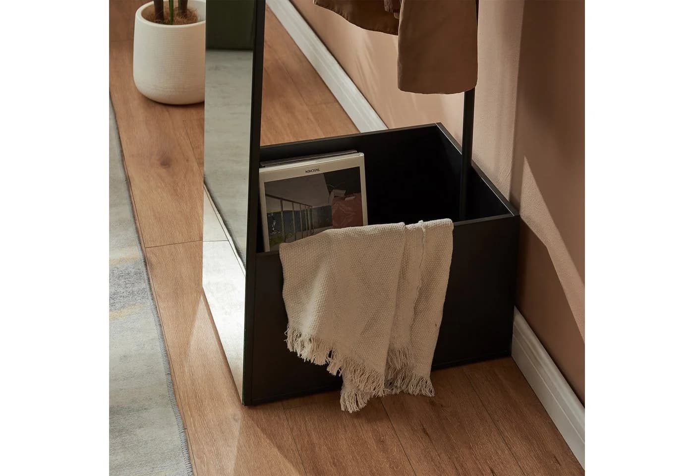 en.casa Garderobenspiegel mit Staufach und Kleiderstange Schwarz - Bild 4