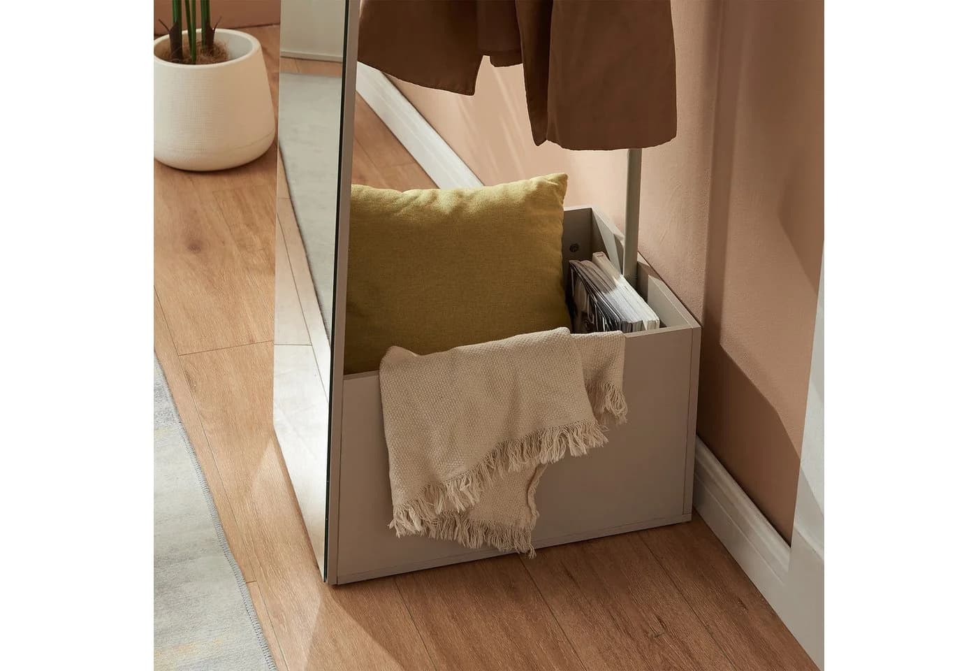 en.casa Garderobenspiegel Kuonta mit Staufach und Kleiderstange Beige - Bild 4