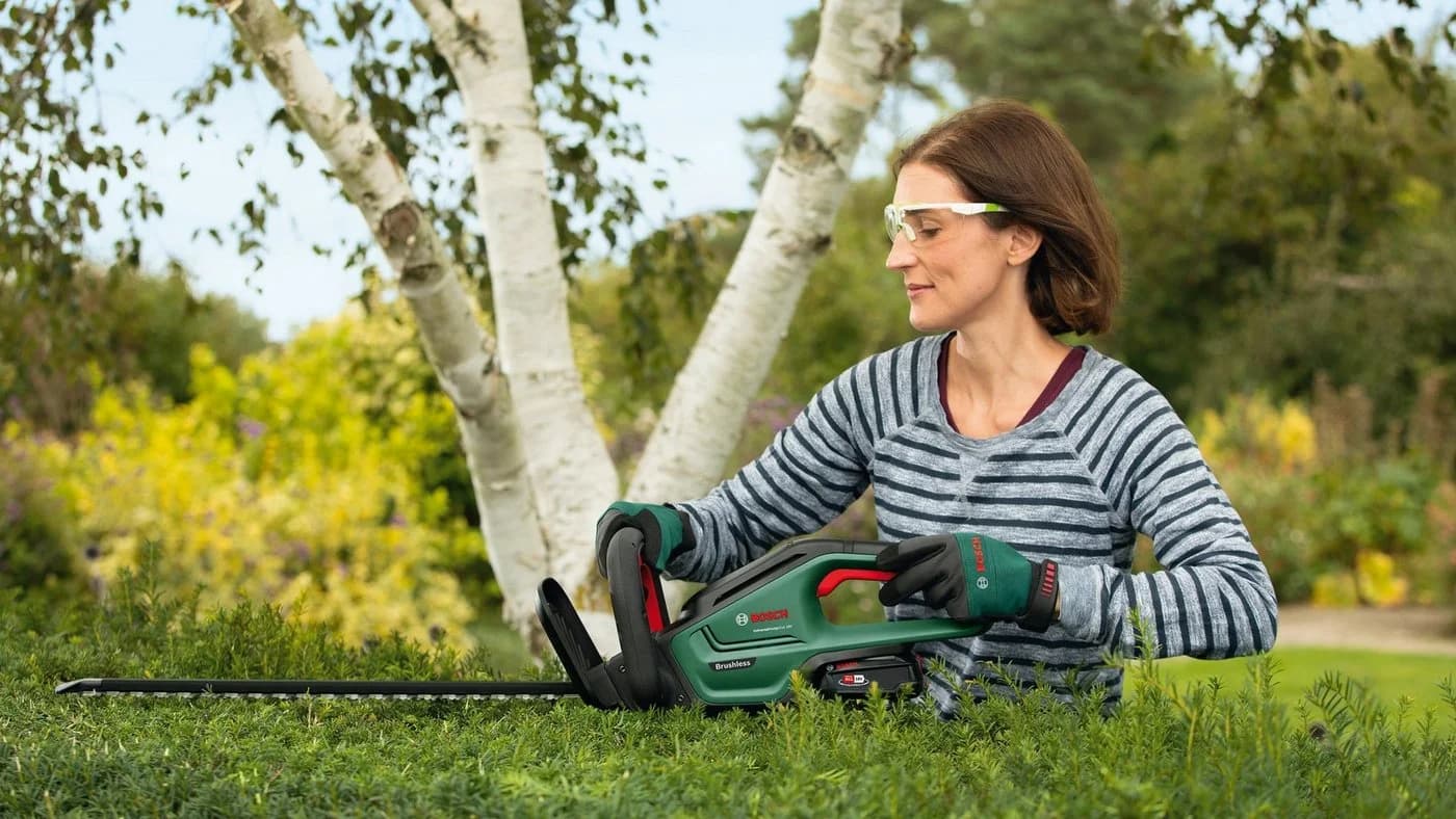 Bosch Universal HedgeCut 18V-50 Akku-Heckenschere Set