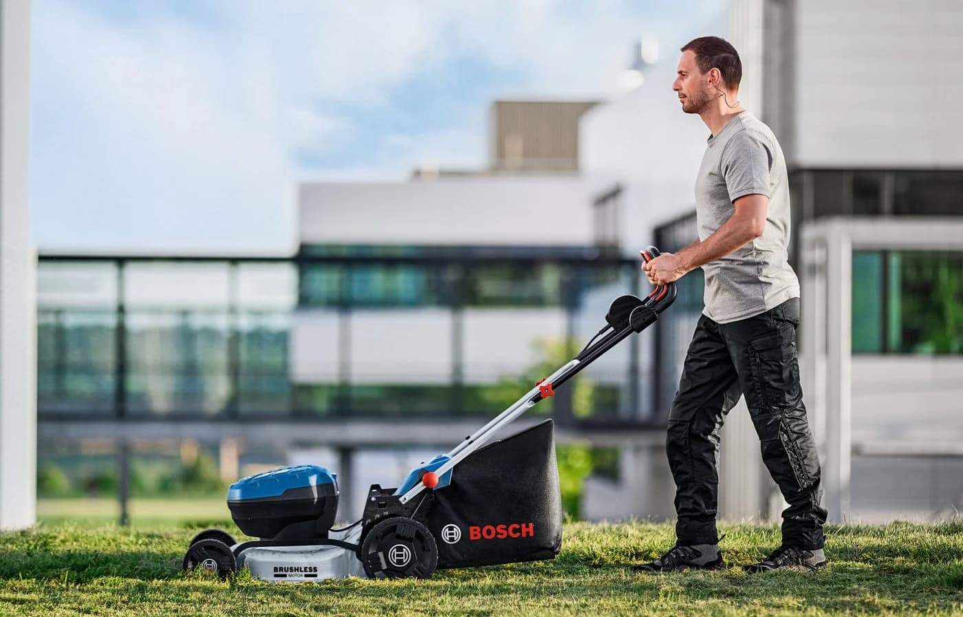 Bosch Professional Akkurasenmäher GRA 18V2-46, 46 cm Schnittbreite, ohne Akku