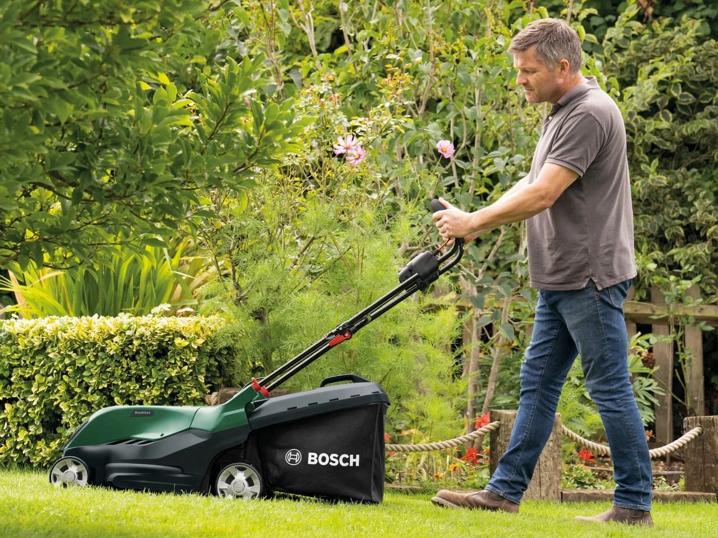 Bosch AdvancedRotak 36V-40-650 Akkurasenmäher Grün mit 2x Akku