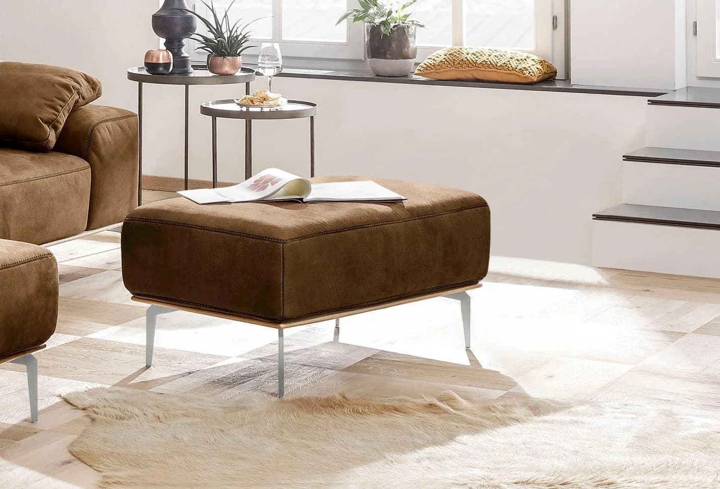 W.SCHILLIG Polsterhocker run braun mit Holzsockel