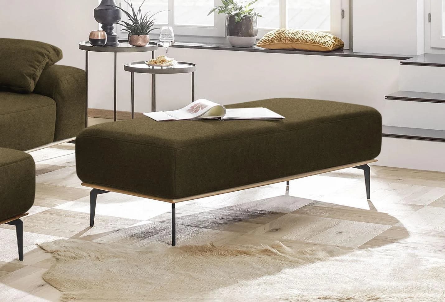 W.SCHILLIG Polsterhocker run Grün Camouflage Holzsockel