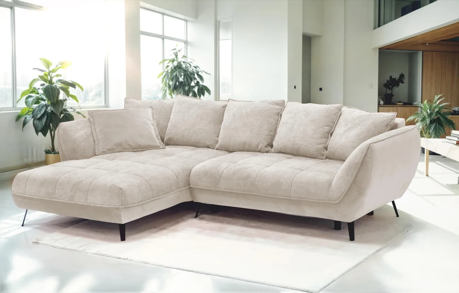 Ecksofa in beiger Farbe mit Bettfunktion und Recamiere links
