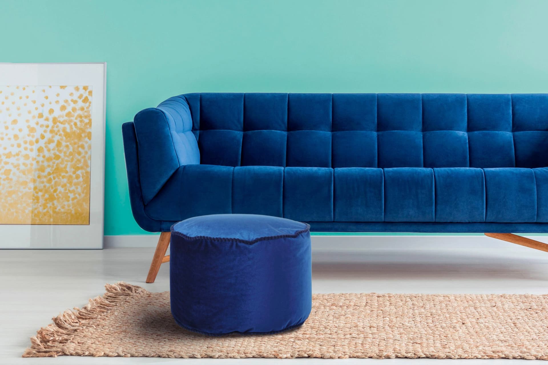 Moderner und orientalischer Hocker in Blau
