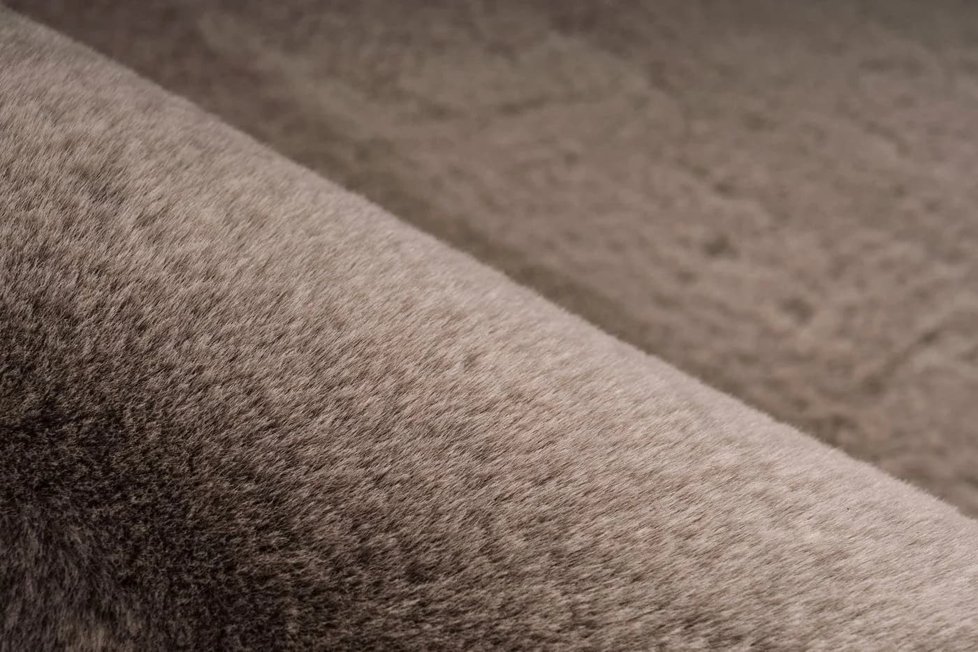 PADIRO Fellteppich Rabbit Light Sheepskin Taupe 60x90cm - Bild 5