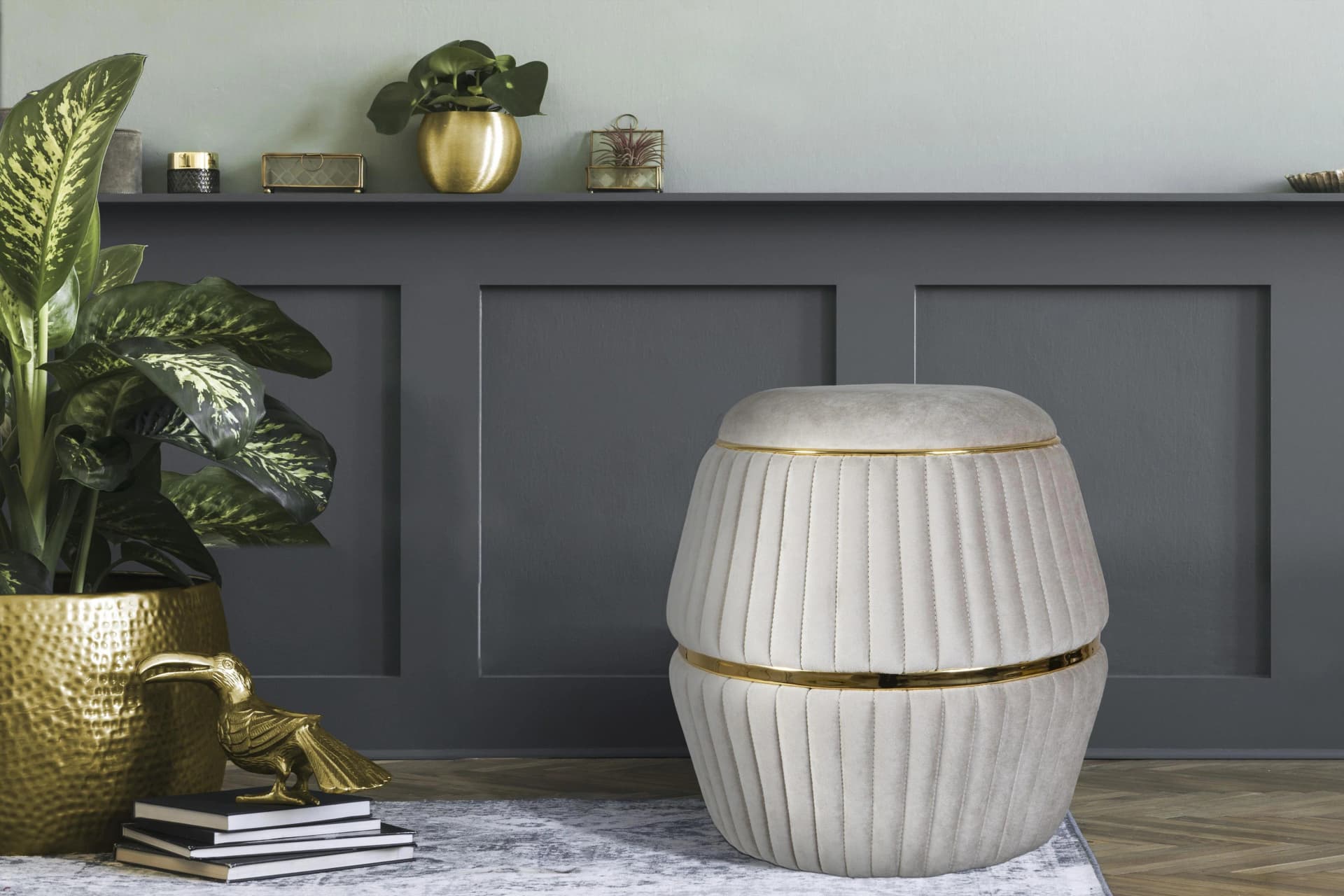 Trendiger Sitzhocker aus Baumwolle, Acryl und Pappelholz
