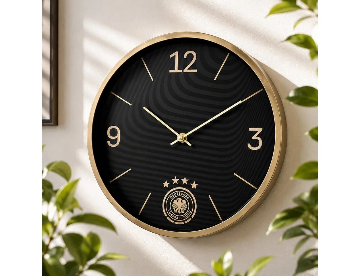 K&L Wall Art DFB Fußball Wanduhr Aluminium Uhr lautlos ohne Tickgeräusche - Bild 2