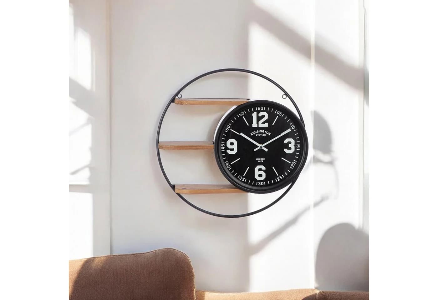 Wanduhr aus Metall und Holz in klassischem Design - Bild 2