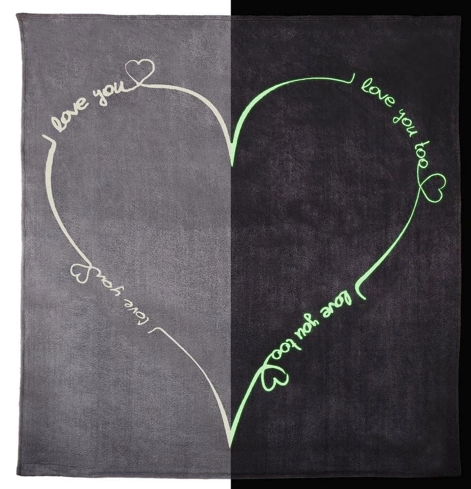 One Home Wohndecke Love you Glow in the Dark Kuscheldecke flauschig warm - Bild 2