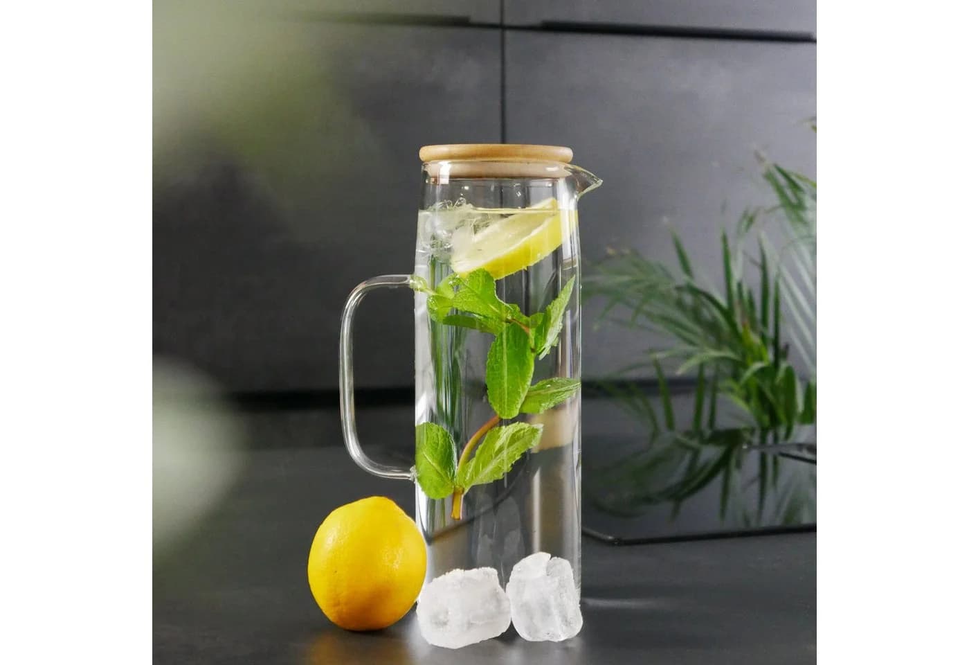Intirilife Karaffe 1,3l aus Borosilikatglas mit Bambusdeckel - Bild 5