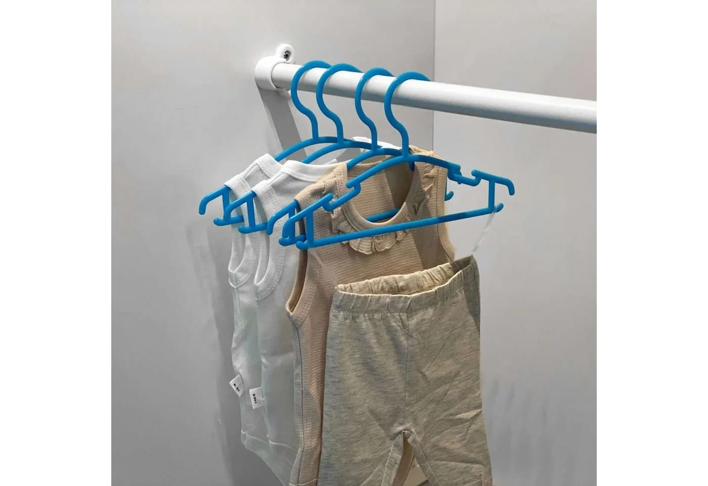 Intirilife Kinderkleiderbügel 10er Set Blau Kunststoff - Bild 4